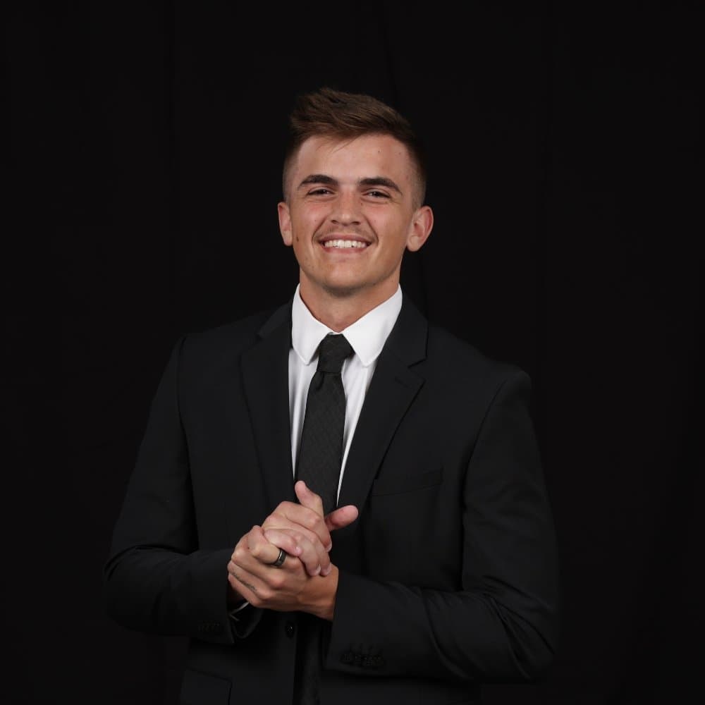 Tampa magician performing close-up magic